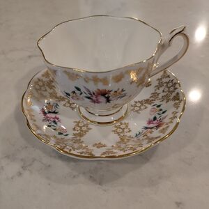 Elegant Bone China Elegant Gold and White Floral Teacup And Sauser Set